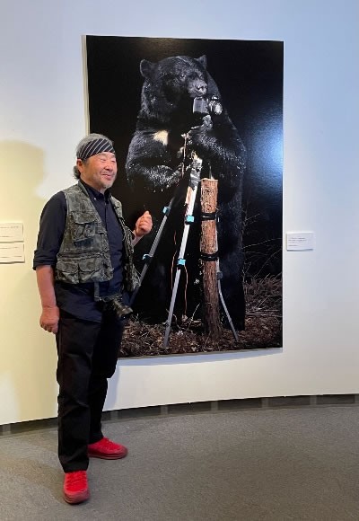 世界的な写真になった「クマのカメラマン」を語る宮崎さん