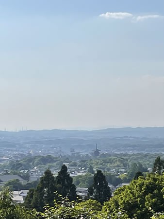 百毫寺から奈良の街が一望